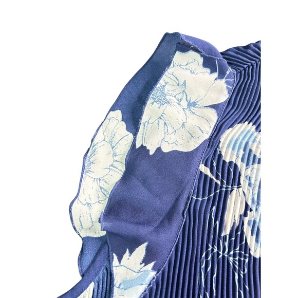Zac & Rachel Blouse Womens Sz XL Blue White Floral Pleated Fabric Flutter SS Top - Picture 7 of 13
